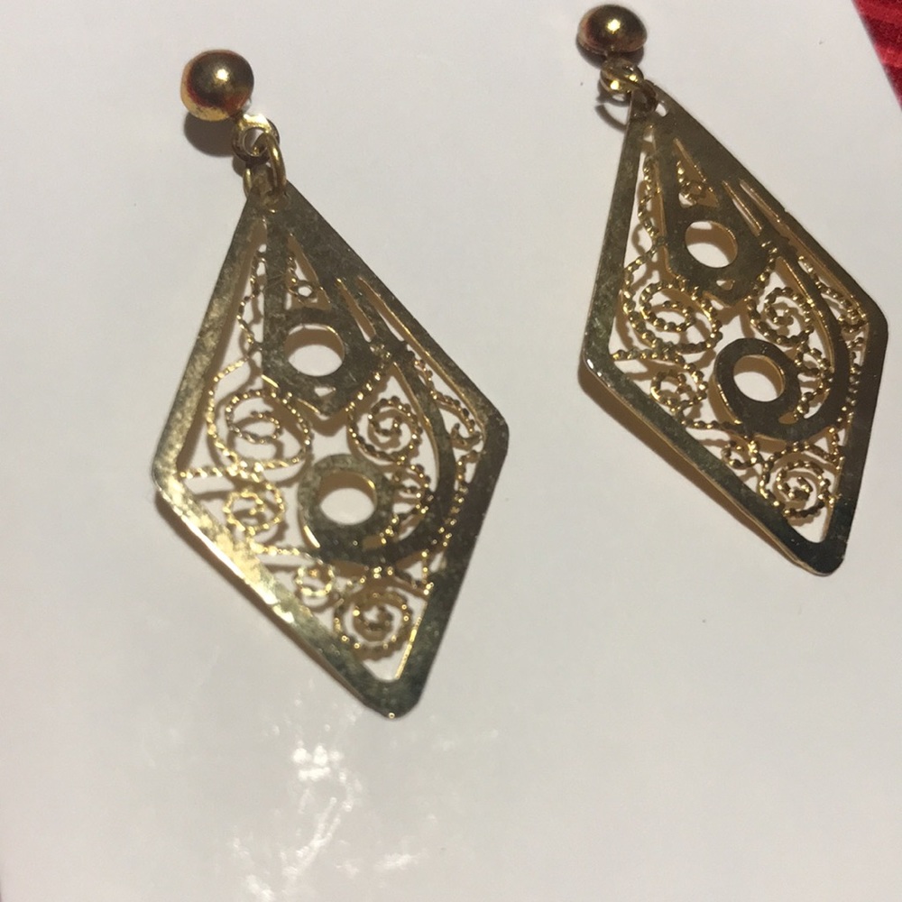 Versatile Gold Hanging Earring - image 2